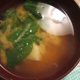 里芋とホウレン草の味噌汁